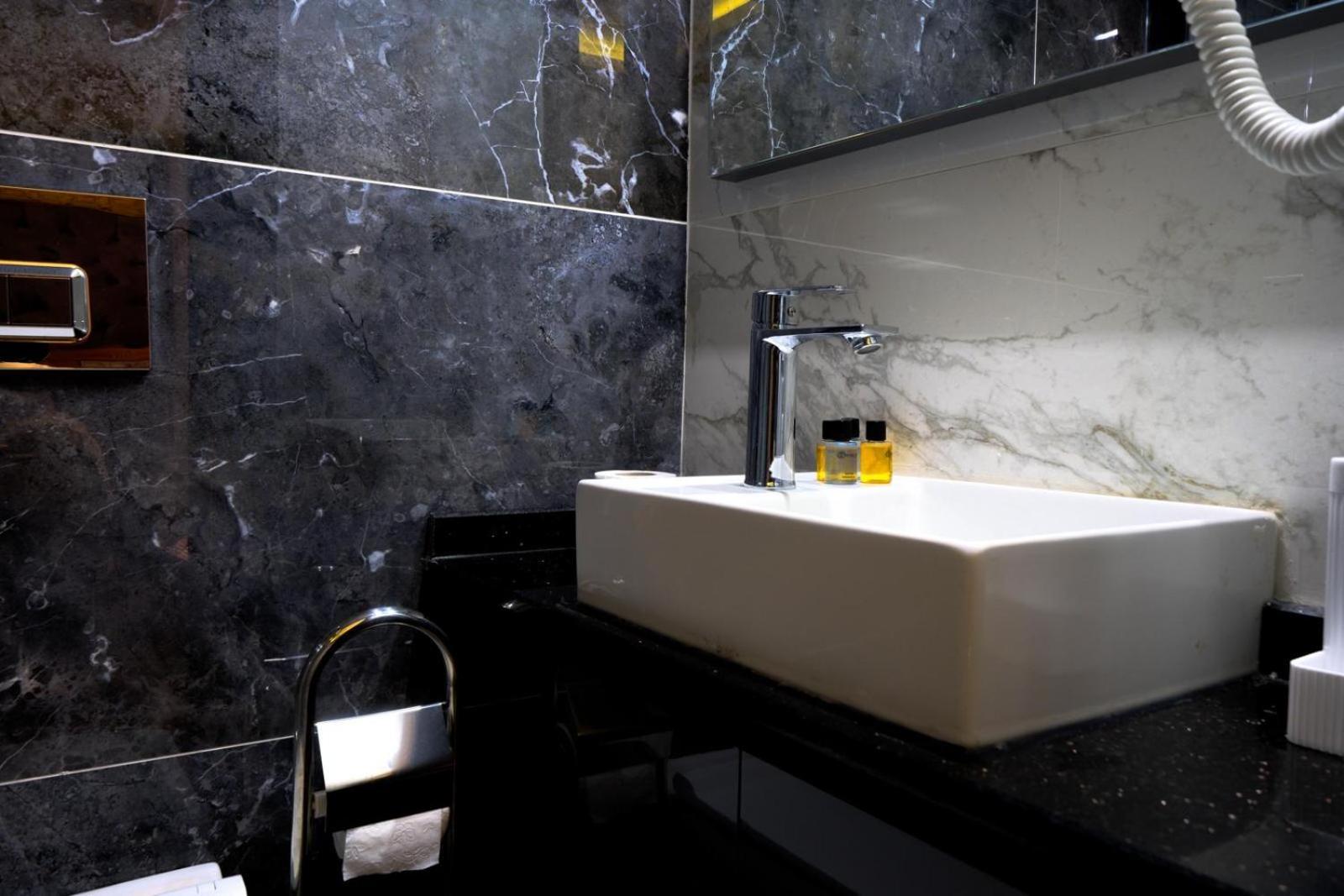 Golden Stone Hotel Истанбул Екстериор снимка
